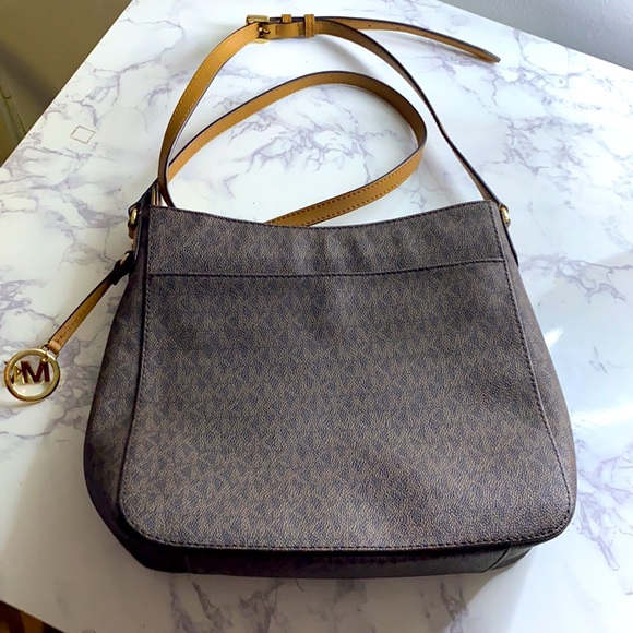 MICHAEL KORS JET SET TRAVEL MESSENGER BAG - Picture 3 of 13